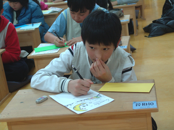 글쓰기 교육-다같이 편지를 쓰고 있습니다.