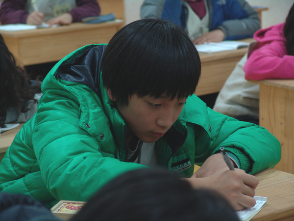 글쓰기 교육-다같이 편지를 쓰고 있습니다.