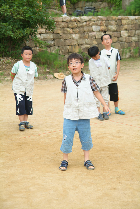 피구하는 도중에-현우랑 용준이랑 종찬이랑 승현이가 같이 찍혔네요^^